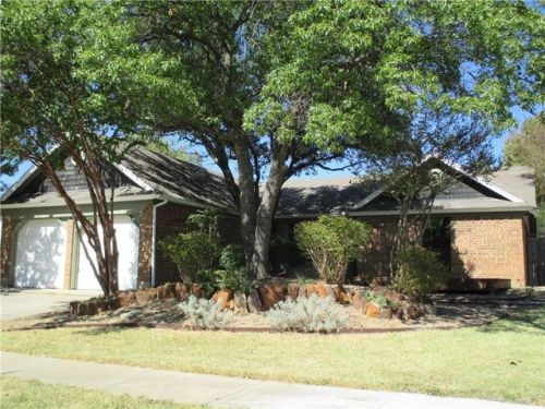 6441 Ridglea Dr, Fort Worth, TX 76148-1428