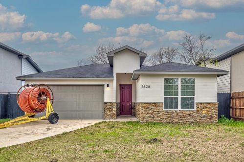 1828 Lloyd Ave, Fort Worth, TX 76105-2745