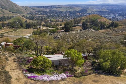 2025 Mt Vernon Ave, Riverside CA  92507-2528 exterior