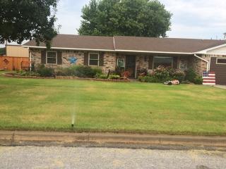 755 Cynthia Dr, Mooreland, OK 73852-8907