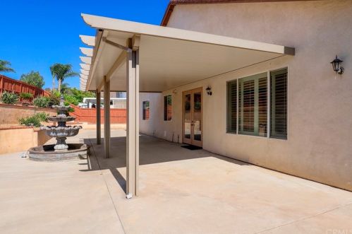 12758 Royal Palm Ln, Riverside CA  92503-7077 exterior