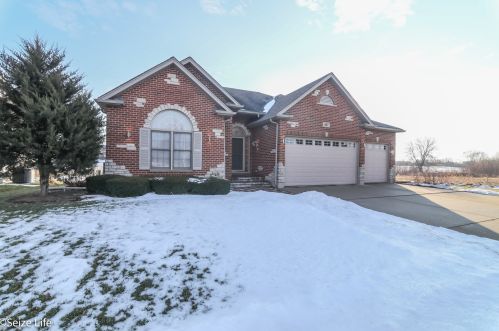 307 Schmidt Dr, Pingree Grove IL  60140-8273 exterior