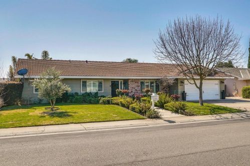 8930 Lismore Dr, Elk Grove, CA 95624-2621