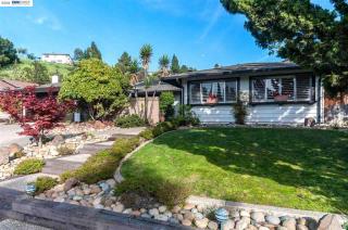 27982 Fallbrook Dr, Hayward, CA 94542-2620