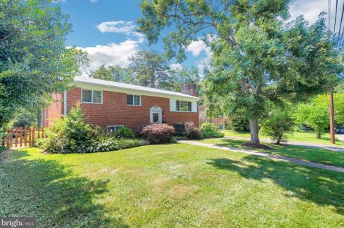 241 Irving St, Falls Church, VA 22046-3002