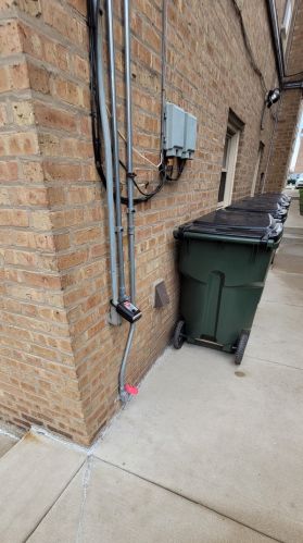 7560 Waukegan Rd, Niles IL  60714-3732 exterior