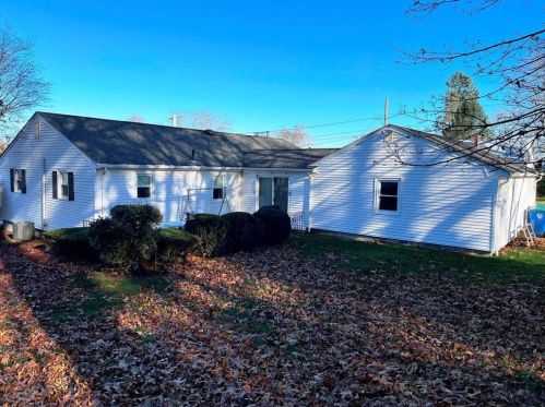 460 River Rd, Lincoln, RI 02865-1427