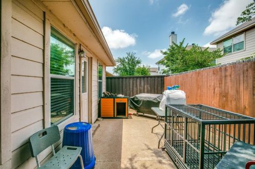 9945 Crystal Vly Way, Dallas TX  75227-5235 exterior