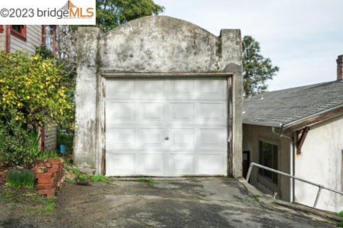 1524 Rose St, Crockett, CA 94525-1369