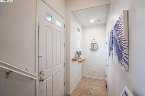 634 Plaza Pl, Hayward, CA 94541-6618