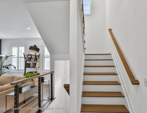 2 River St, Tinton Falls NJ 07701-1324 exterior