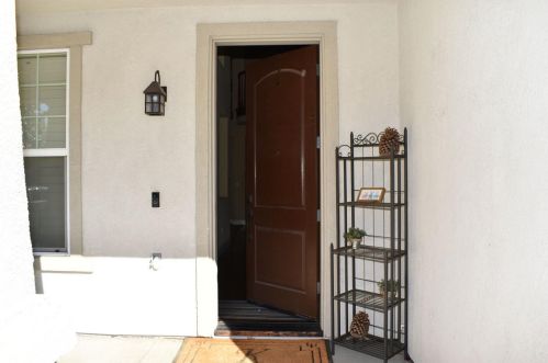 2065 Katnich Ln, Lodi, CA 95242-4805