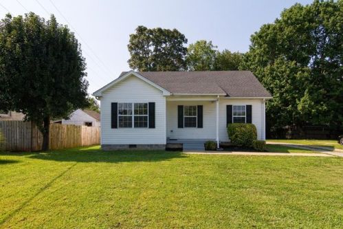 1215 5th Ave, Springfield, TN 37172-2600