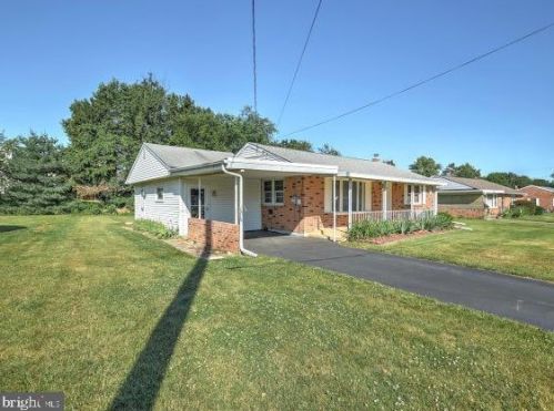 2190 Teslin Rd, York, PA 17404-1636