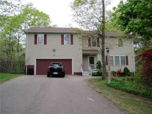 26 Chelsea Farm Dr, Richmond, RI 02898-1221