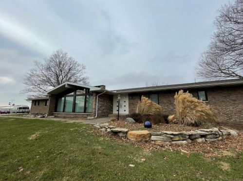 7281 612th St, Paris, IL 61944-7629