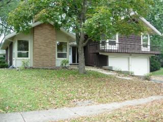 909 Royal Saint George Dr, Naperville IL  60563-2308 exterior