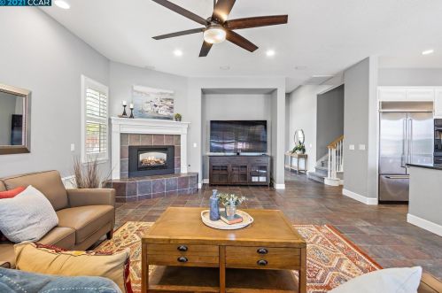 1017 Laurel Tree Dr, Concord CA  94521-5433 exterior