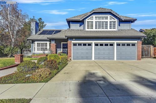 5746 Daphne Dr, Livermore, CA 94550-8138