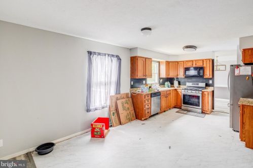 8 Billingsport Dr, Erial, NJ 08081-1057
