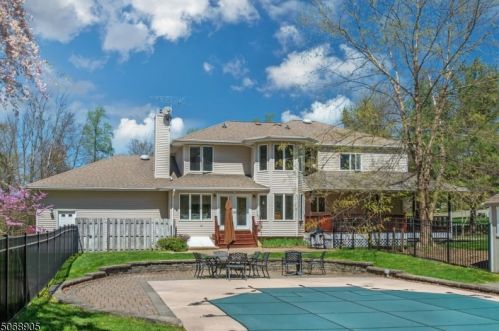 11 Schoolhouse Ln, Roxbury Township, NJ 07836-4002