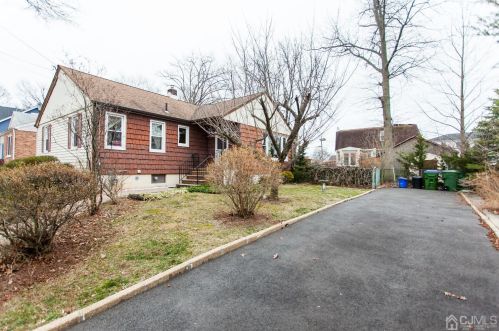 111 Alfred St, Edison, NJ 08820-3801