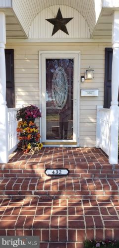 432 Moul Ave, Hanover, PA 17331-1565