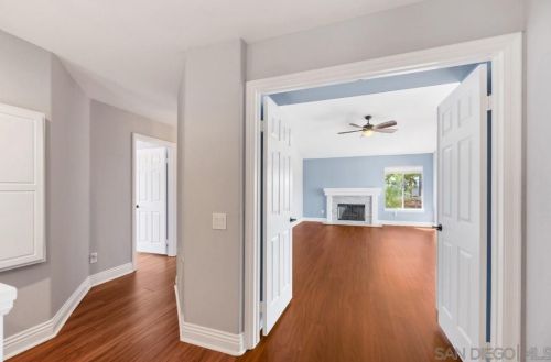 1597 Parkview Dr, Vista CA  92081-8750 exterior