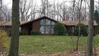 627 Woodsview Ln, York, PA 17406-9341