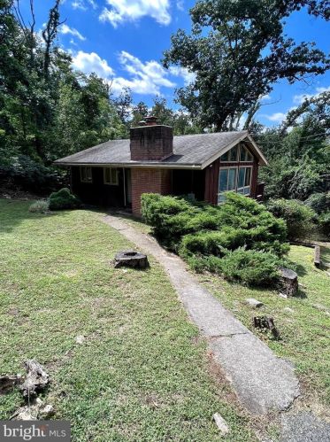 327 Cub Run Ln, Harpers Ferry, WV 25425-5570