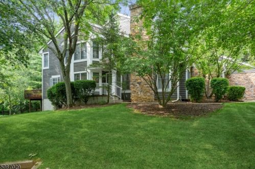 14 Ginger Ct, Princeton, NJ 08540-9421