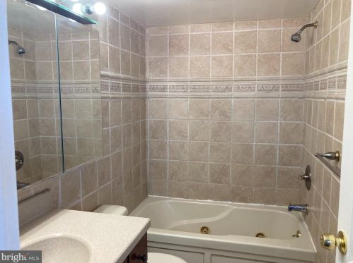 200-10 Lombard St, Philadelphia PA  19147 exterior