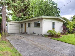 8058 Hawthorne Blvd, Portland, OR 97215-3648