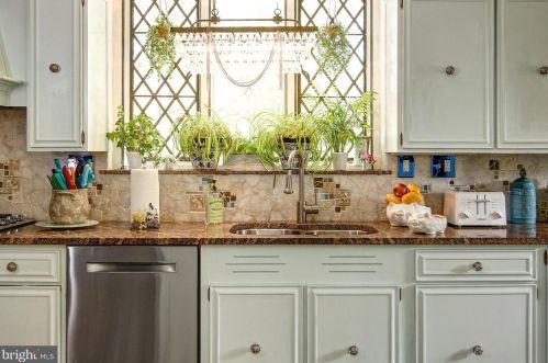 585 Warwick Rd, Haddonfield NJ 08033-3845 exterior