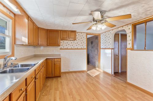 817 Windsor Ave, Crete, IL 60417-3940
