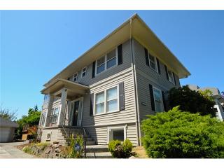 4219 Sunnyside Ave, Seattle, WA 98103-7658