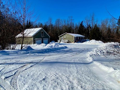 37 Danbury Woods Rd, Danbury, NH 03230-4745