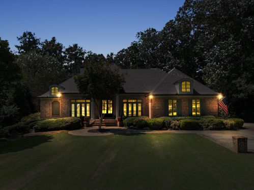 1020 Riverhill Ct, Bishop, GA 30621-6124