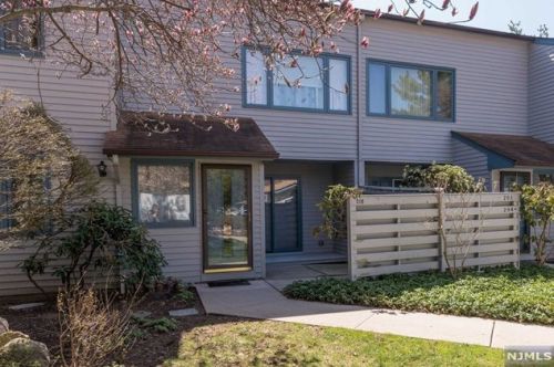 201 Wind Hollow Ct, Mahwah, NJ 07430-2313