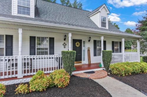 175 Overlook Dr, Porterdale, GA 30016-8817