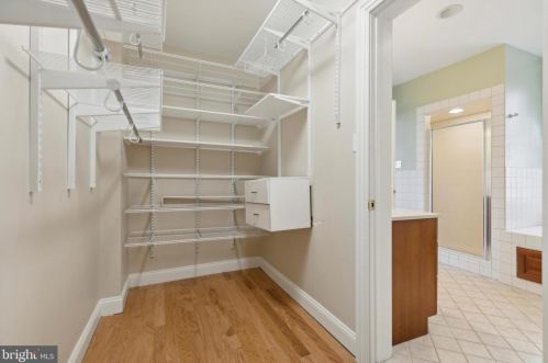 28 Gravers Ln, Philadelphia PA 19118-4132 exterior