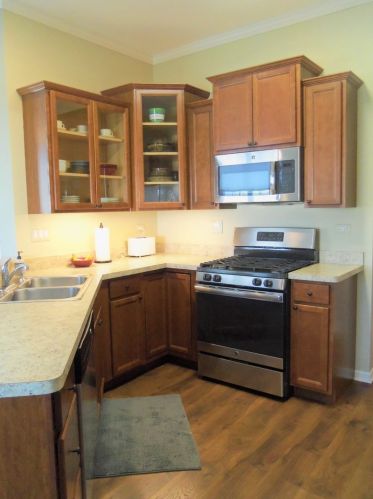 1556 Francis Dr, Pingree Grove, IL 60140-5411