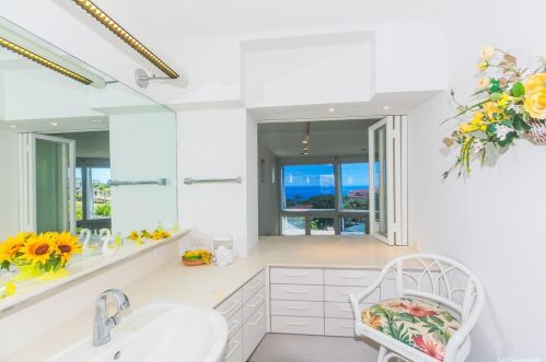 1205 Ikena Cir, Honolulu HI  96821-2561 exterior