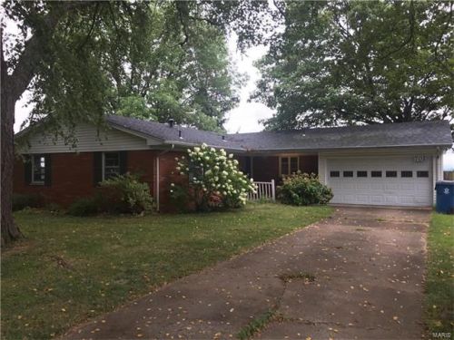 702 Mary Jane St, Lebanon, IL 62254-1340