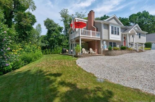 35 Griswold Rd, Niantic, CT 06357-2141