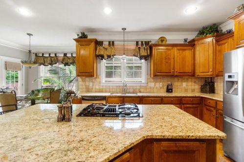 2014 Fontainbleau Dr, Conyers GA  30094-4811 exterior