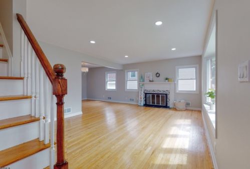 32 Clover Ln, Bloomfield, NJ 07003-4302