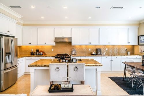 54 Rembrandt, Irvine CA  92620-7314 exterior