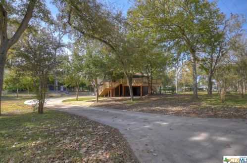 234 Lake Placid Dr, Seguin, TX 78155-6622