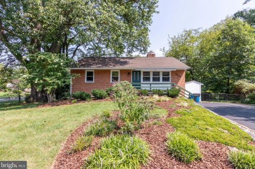 5400 Fremont St, Springfield, VA 22151-3127
